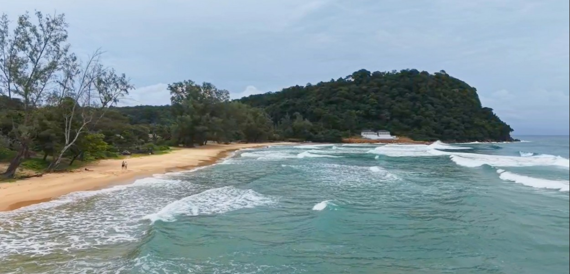 Lazy Beach & Sunset Beach: Koh Rong Samloem Island is a luxury island destination in Cambodia